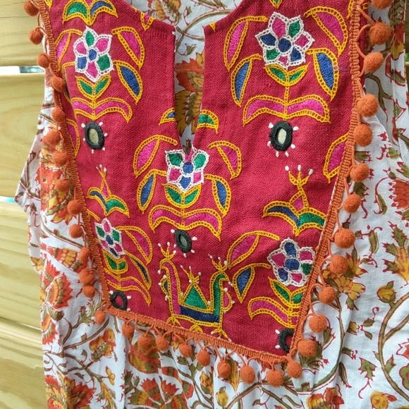 embroidered smock dress - Picture 2 of 3